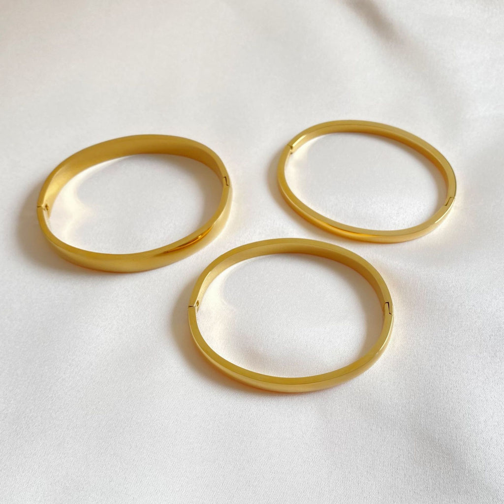 Retro Minimalistic Gold Buckle Bracelet