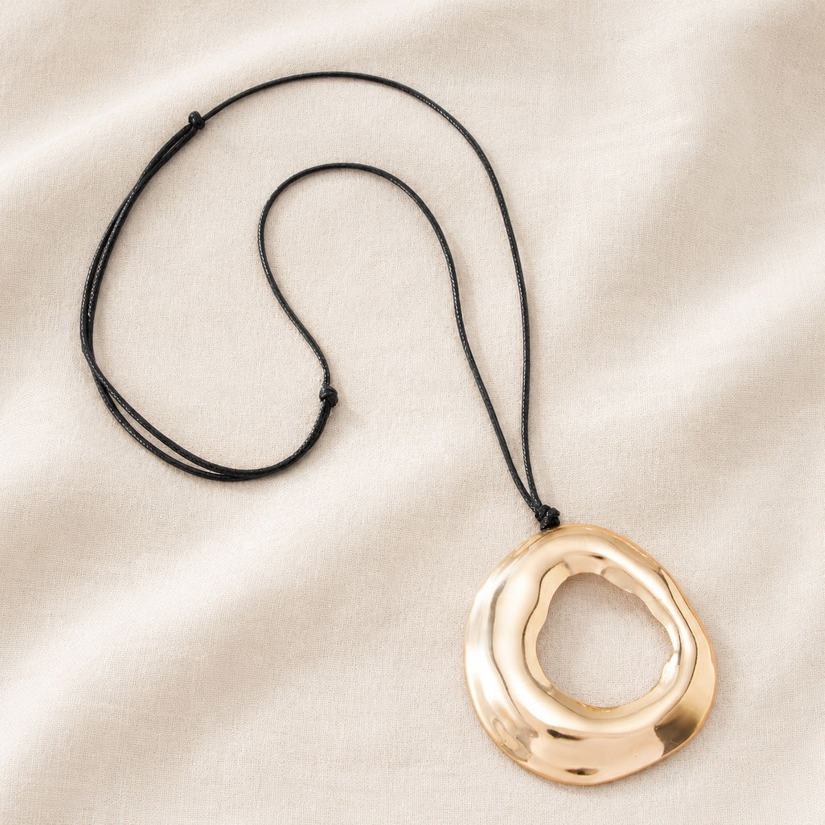 Statement Geometric Metal Hollow Pendant Necklace Adjustable Drawstring Wax Cord Women Neck Jewelry For Daily Dating Banquet Party Occasions