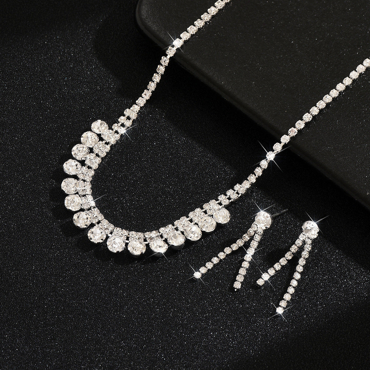 Eco-friendly 2026 Fashionable Versatile Foreign Trade Jewelry Women's Dinner Party Necklace And Earrings Two-piece Set Wholesale Hot Sale
