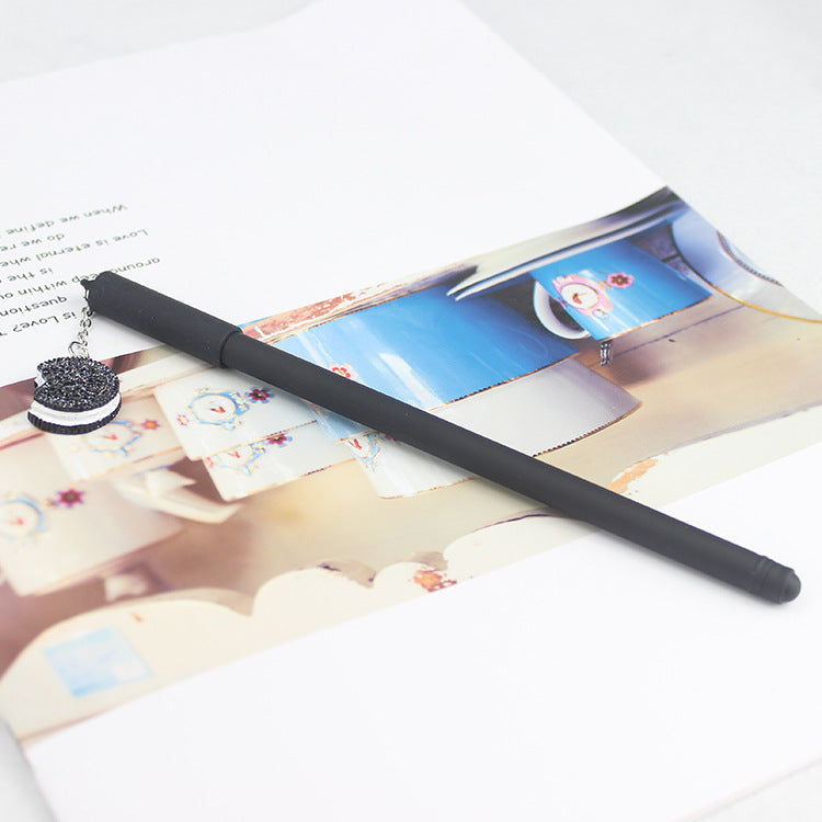 Popular Black and White Pendant Gel Pen