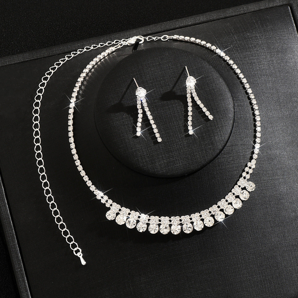 Eco-friendly 2026 Fashionable Versatile Foreign Trade Jewelry Women's Dinner Party Necklace And Earrings Two-piece Set Wholesale Hot Sale