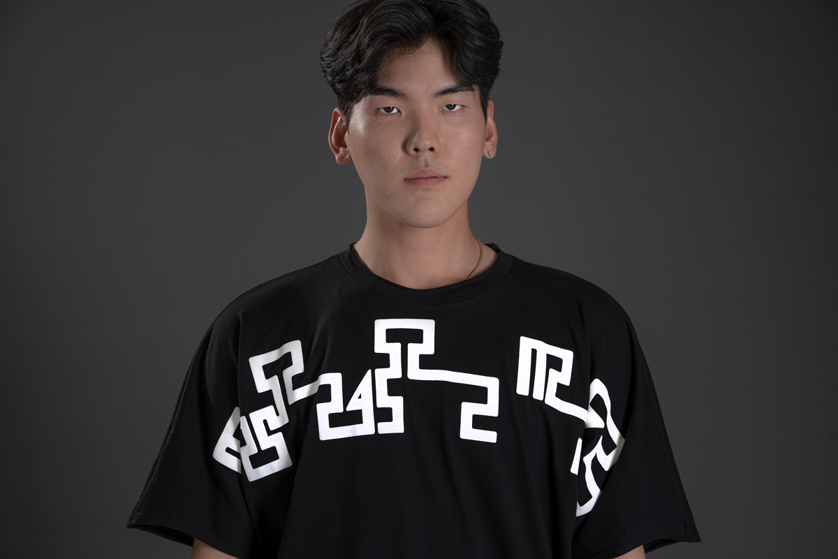 Manifesting Dreams Tee - Onyx