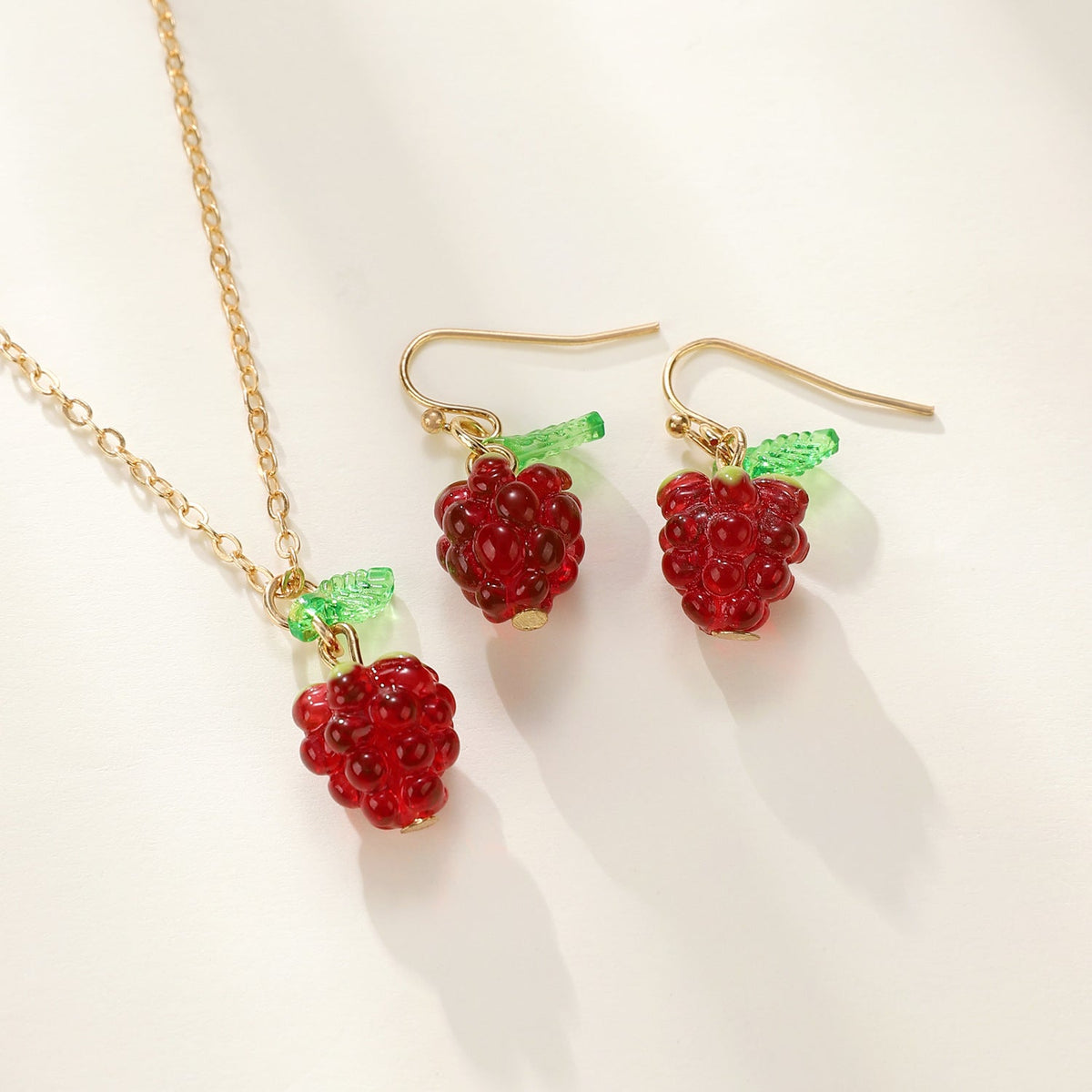 Retro Raspberry Raspberry Earrings And Necklace Set