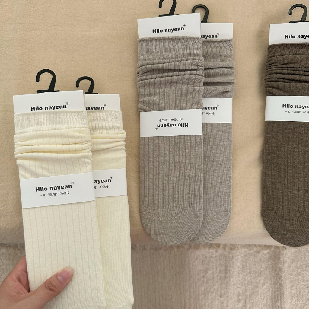 Gentle Vertical Stripe Cream Gray Socks