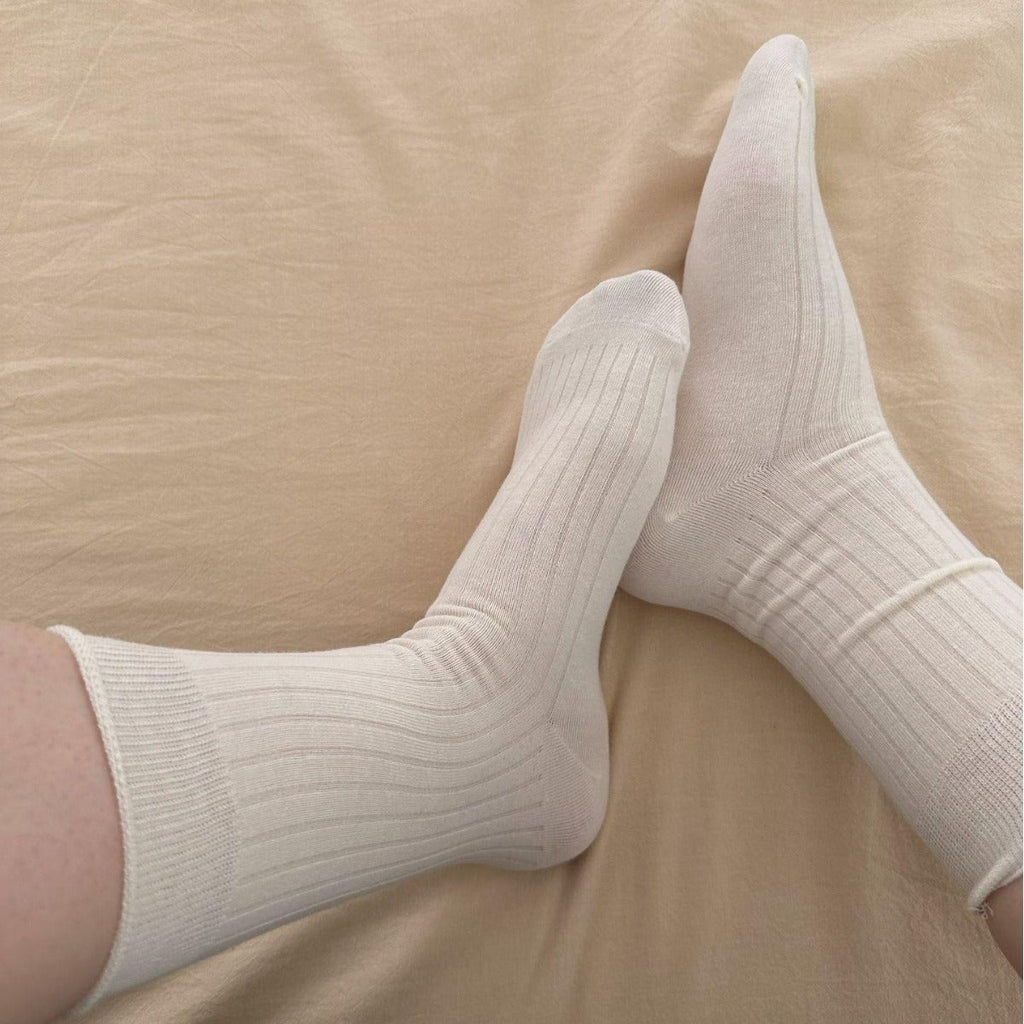 Gentle Vertical Stripe Cream Gray Socks