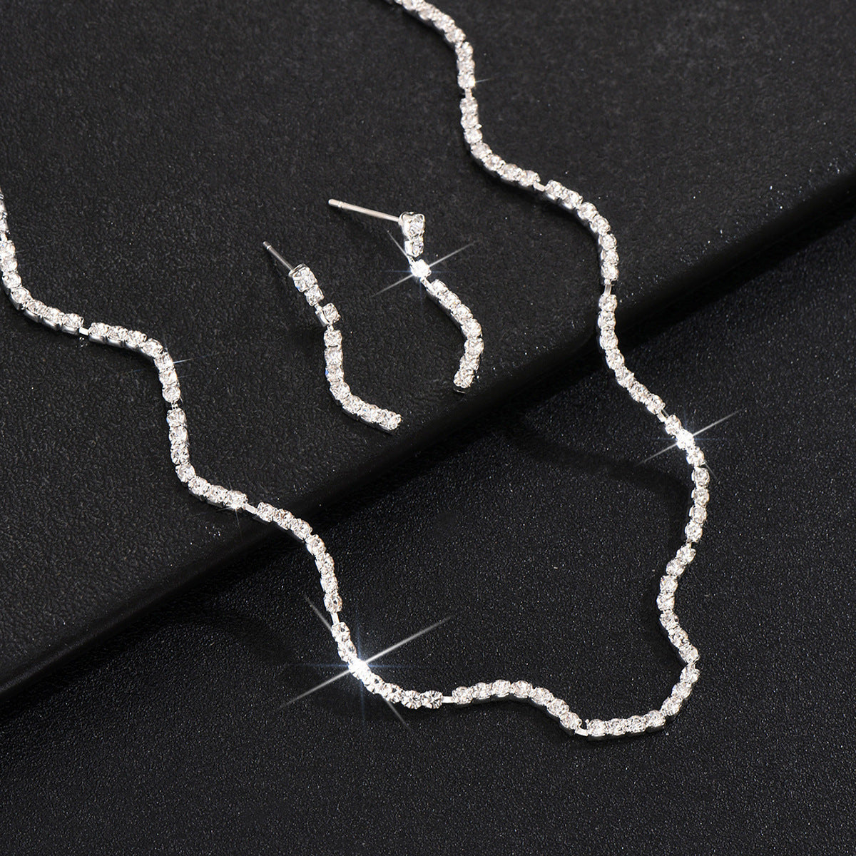 In Stock Supply Bridal Necklace Earrings Suit Simple Shiny Rhinestone Suit Wedding Dress Accessories