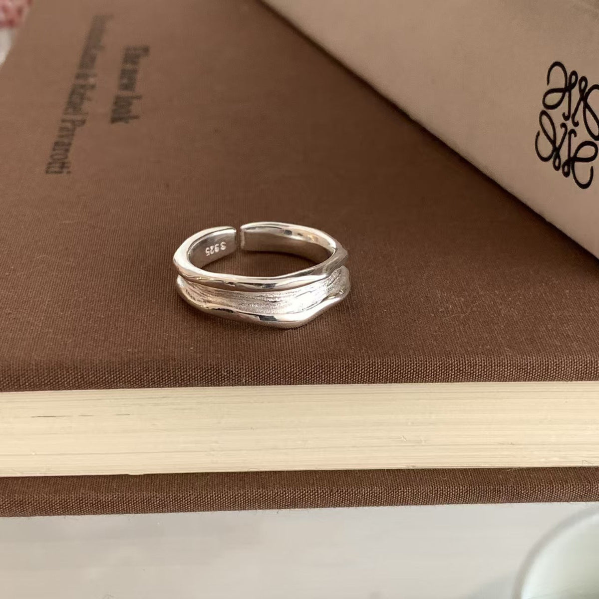 Women Textured Plain Band Stainless Steel Ring, Ins Niche Design High End Minimalist Versatile Index Finger Jewelry, Gift Wholesale