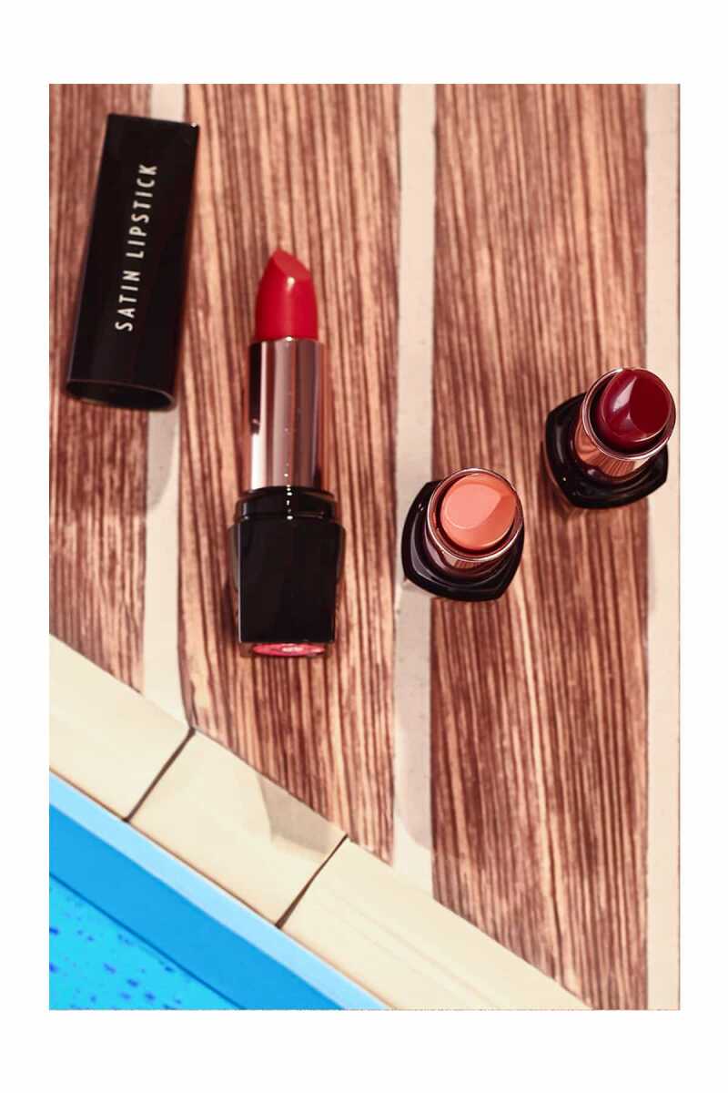 Golden Rose Satin Lipstick 09 Silky Moisturizing Finish