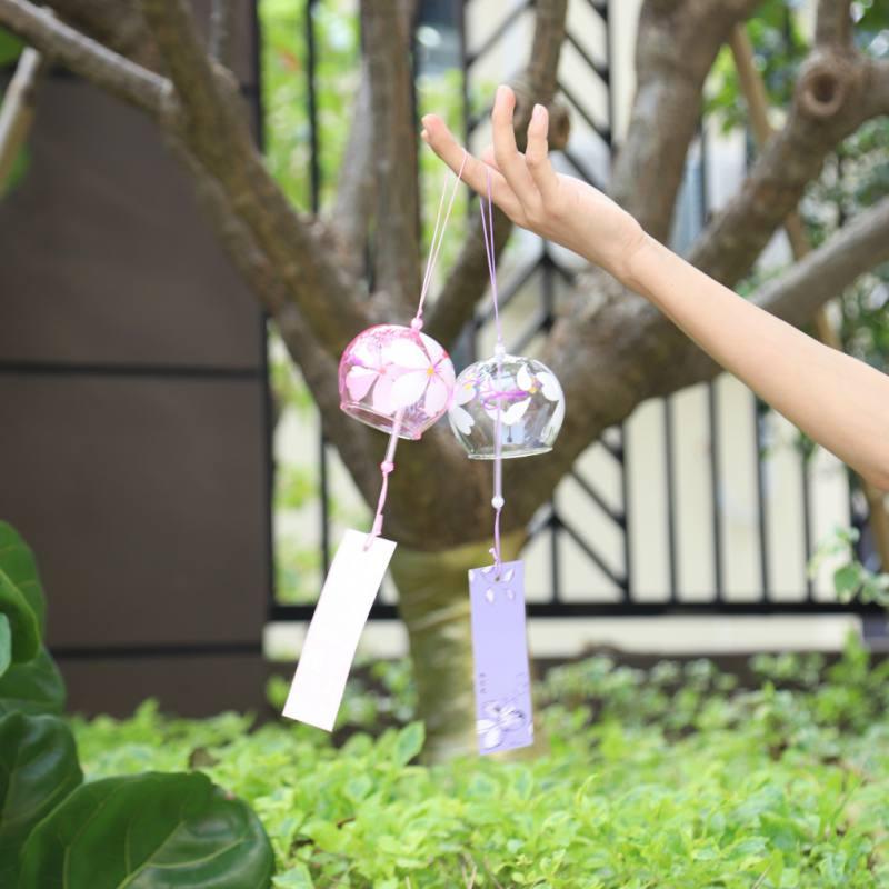Japan Style Hand-paint Sakura Glass Wind Chimes Creative Gifts Painted Window & Door Hanging Bells Decorations Hanging Wind Chime Pendant Label Chimes Wind Bells Gift For Mom Home